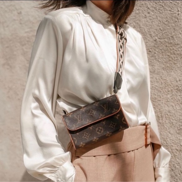 100% authentic Louis Vuitton Pouchette on sale today only $425 retails $1999 - Picture 12 of 14